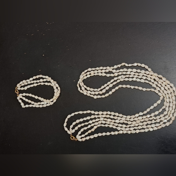 Elegant Vintage Freshwater Rice Pearl Necklace and Bracelet Set - Picture 1 of 5